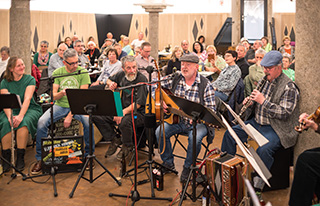 St. Patrick's Day mit Woidfolk am 17.03.2025 in Freyung in der Volksmusikakademie. Bild 2